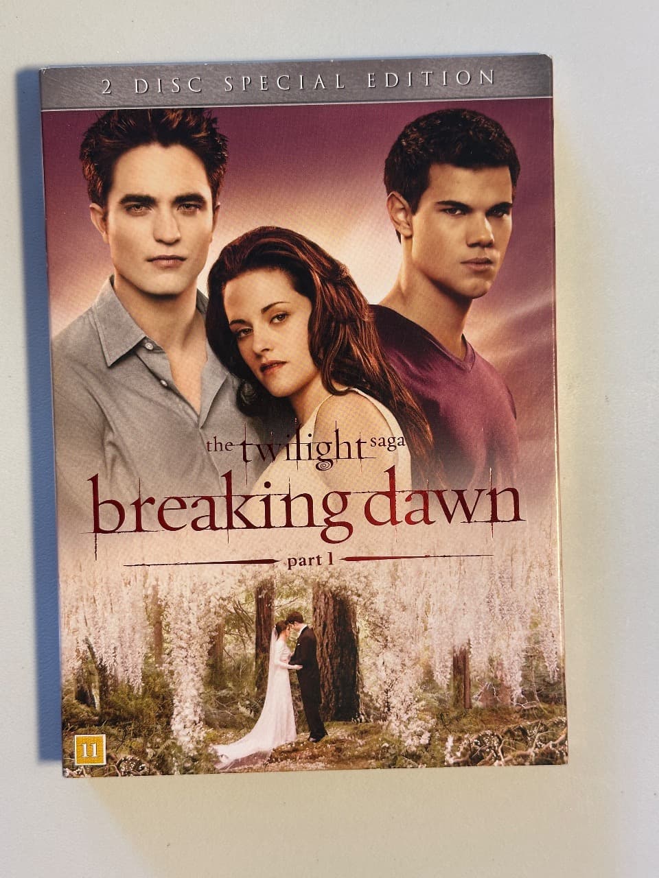 The twilight saga: breaking dawn - part 1 (DVD)